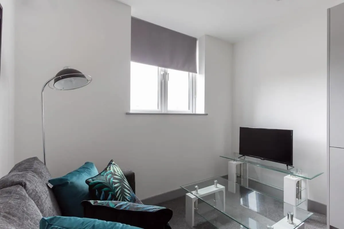 Cosy 1 Bed Apartment In Leeds  Лидс