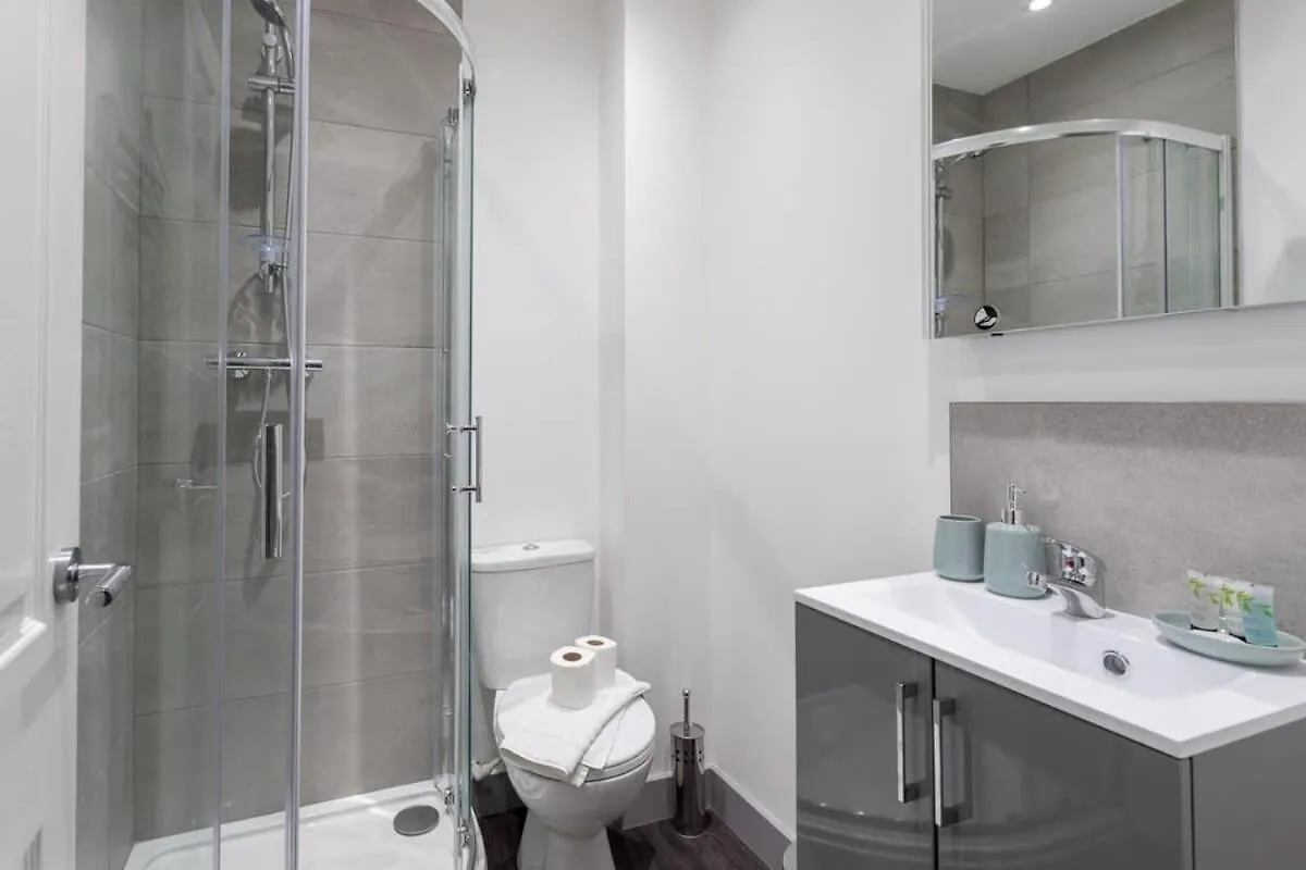 Cosy 1 Bed Apartment In Leeds Лидс